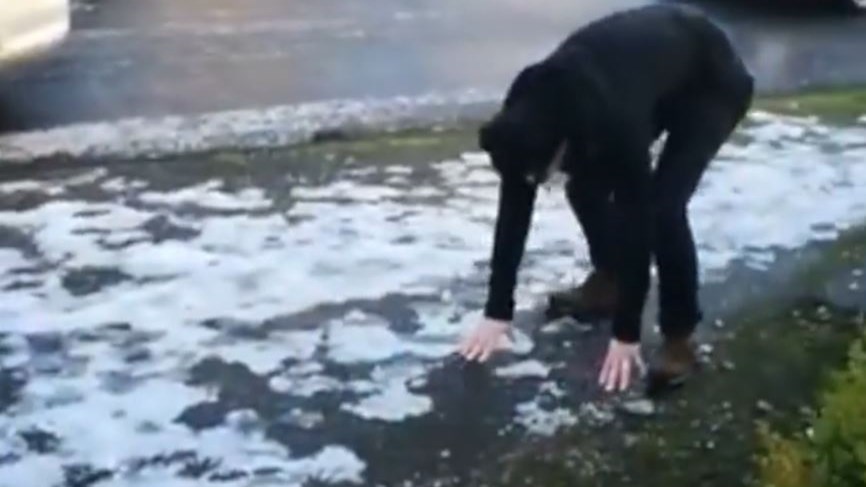 Έχετε αναρωτηθεί πώς δοκιμάζουν αν οι αντιολισθητικές μπότες είναι όντως αντιολισθητικές; – ΒΙΝΤΕΟ