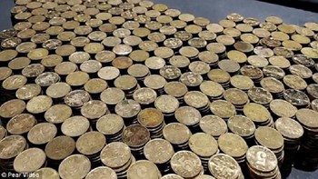 Είναι ο πελάτης που δεν θα ξεχάσουν ποτέ: Αγόρασε BMW και πλήρωσε με…κέρματα – ΒΙΝΤΕΟ