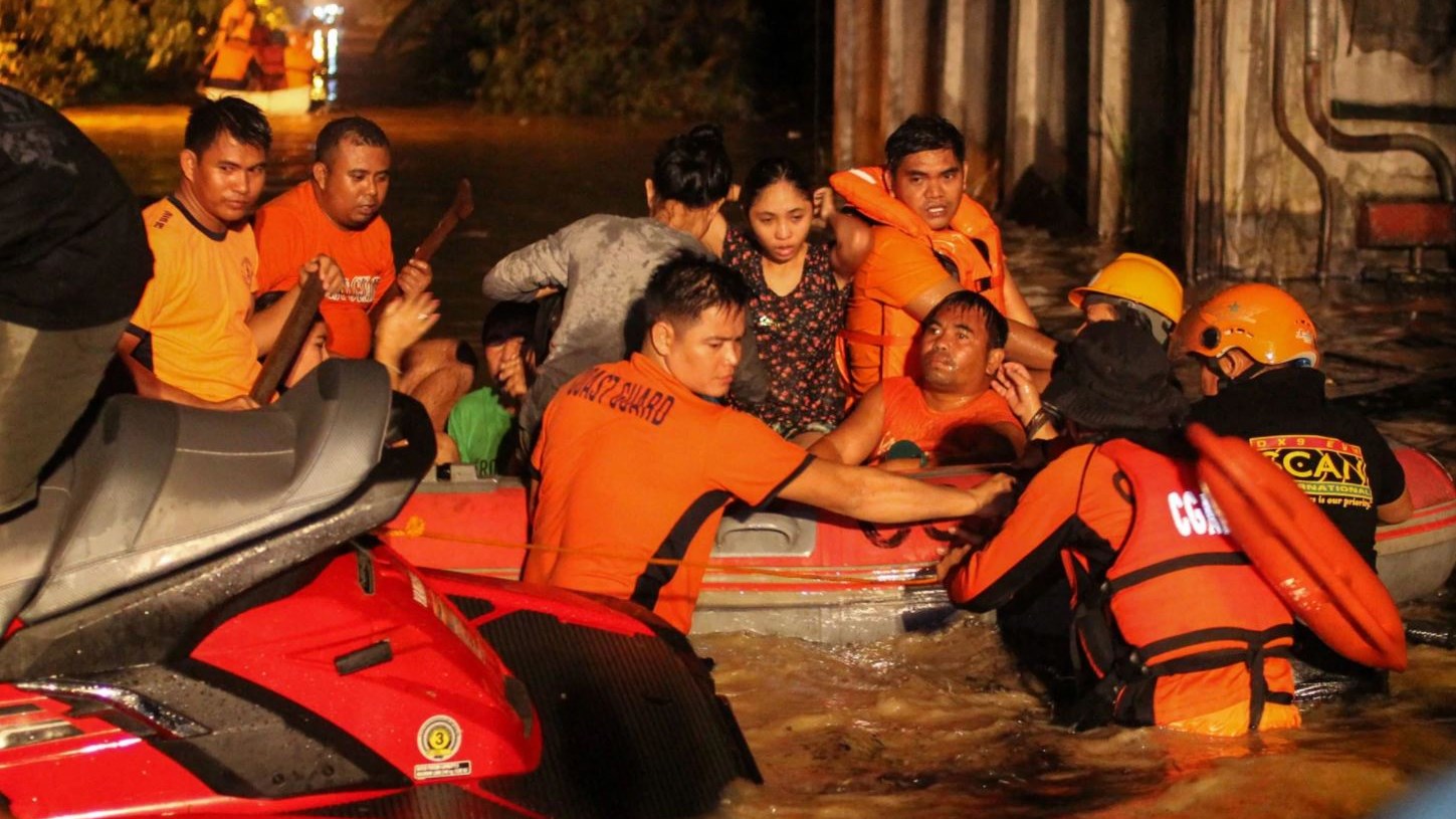 Ξεπέρασαν τους 180 οι νεκροί από τη φονική καταιγίδα στις Φιλιππίνες