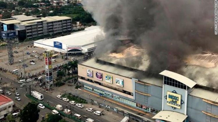 Νέο σοκ στις Φιλιππίνες – Φόβοι για τουλάχιστον 37 νεκρούς από πυρκαγιά σε εμπορικό κέντρο στο Νταβάο