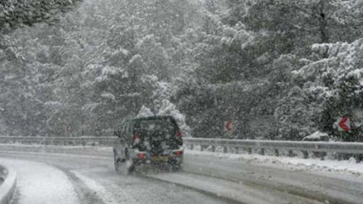 Παραμονή Χριστουγέννων με χιόνια και πολύ κρύο