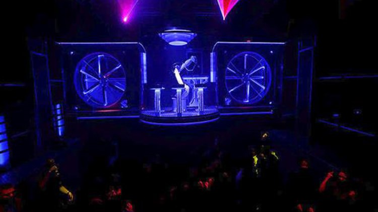 Ρομπότ με καθήκοντα DJ σε κλαμπ της Πράγας