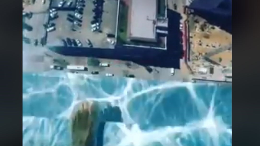 Μην βουτήξετε σε αυτή την πισίνα αν έχετε υψοφοβία – ΒΙΝΤΕΟ