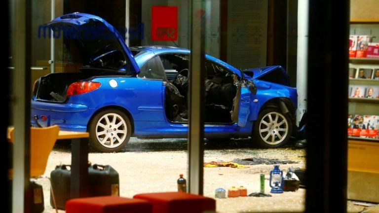 Τρόμος στο Βερολίνο: Αυτοκίνητο εισέβαλε στα γραφεία του SPD – ΦΩΤΟ