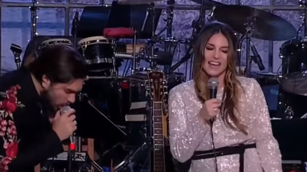 Η Αθηνά Οικονομάκου τραγούδησε για πρώτη φορά σε εκπομπή – ΒΙΝΤΕΟ
