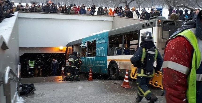 Λεωφορείο έπεσε σε υπόγεια διάβαση πεζών στην Μόσχα – Τουλάχιστον 5 νεκροί – ΦΩΤΟ – ΒΙΝΤΕΟ