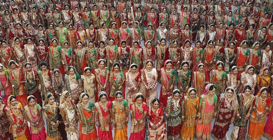251 ζευγάρια στην Ινδία ενώθηκαν με τα δεσμά του γάμου – ΒΙΝΤΕΟ