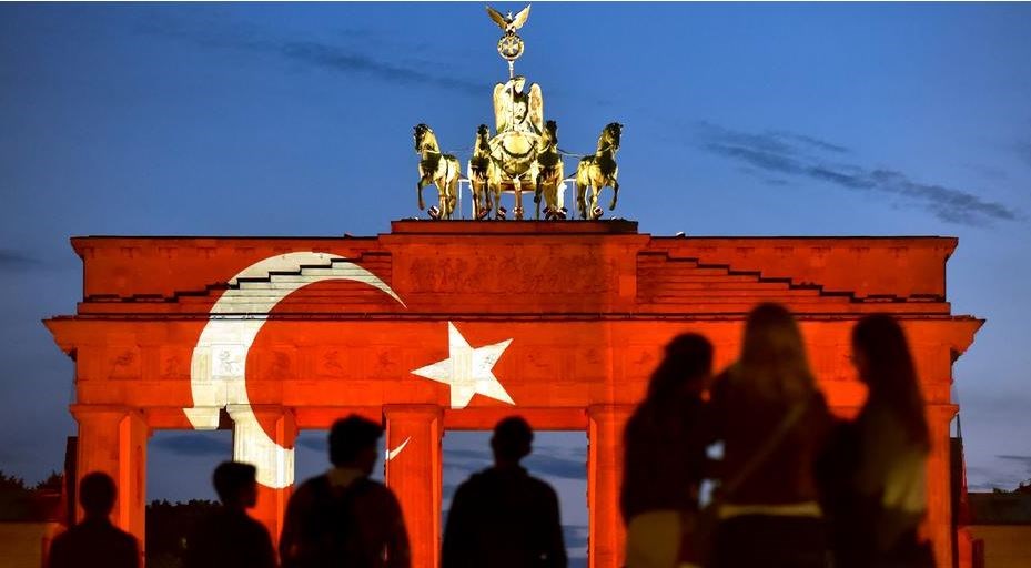 Δημοσίευμα-σοκ στη DW: Πληρωμένοι δολοφόνοι εναντίον Τούρκων αντικαθεστωτικών στη Γερμανία;