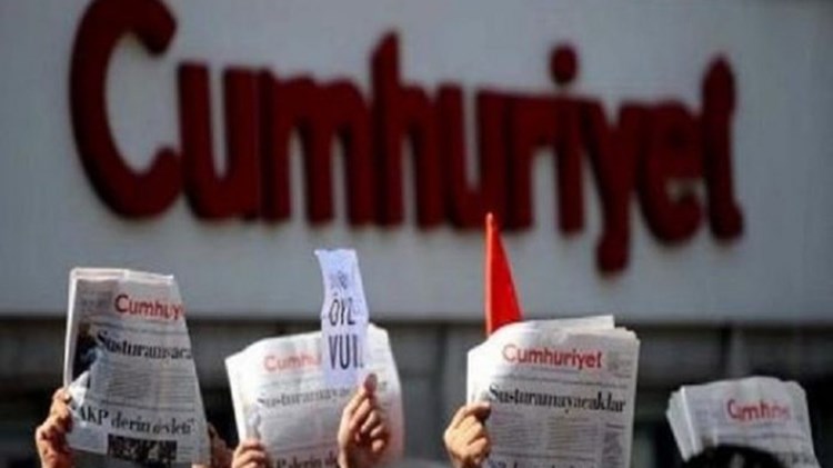 Ένταση στη δίκη της Cumhuriyet στην Τουρκία με φωνές κατά των δικαστών