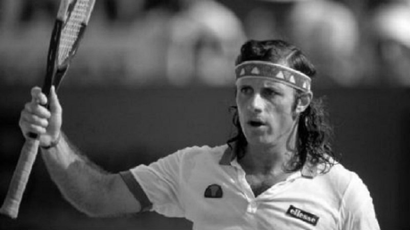 Όταν το σερί του σπουδαίου Γκιγιέρμο Βίλας “γκρεμίστηκε” από μια… ρακέτα – ΒΙΝΤΕΟ