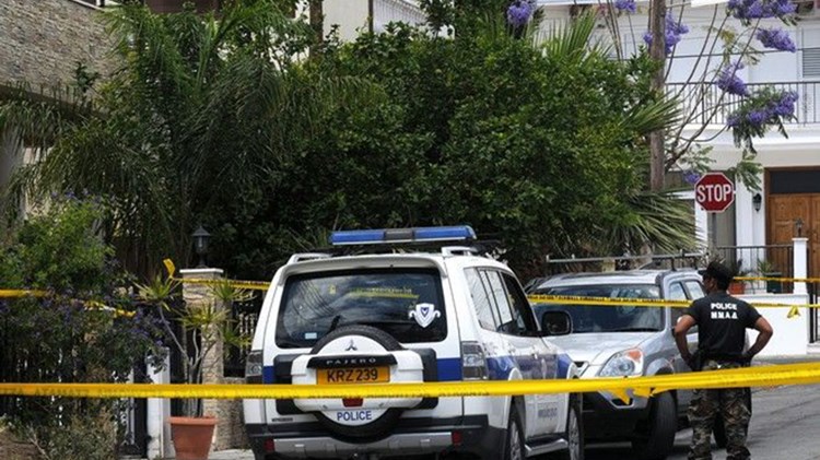 Κατέθεσε στην Αστυνομία ο δήμαρχος Πάφου για την έκρηξη βόμβας στο αυτοκίνητο της μητέρας του