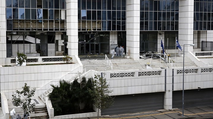 Απειλή για τοποθέτηση βόμβας στην οδό Λουκάρεως – ΤΩΡΑ