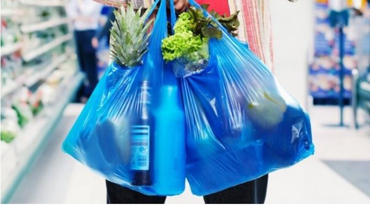 ΦΠΑ 24% στις πλαστικές σακούλες των σούπερ μάρκετ