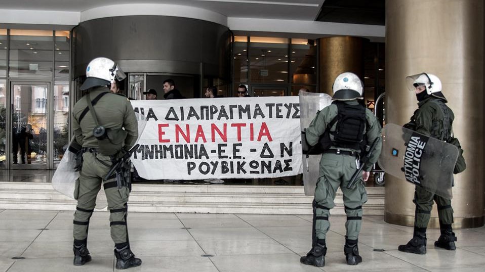 Ρουβίκωνας: Χυδαία προπαγάνδα, μας παρουσιάζει ως χαϊδεμένα παιδιά
