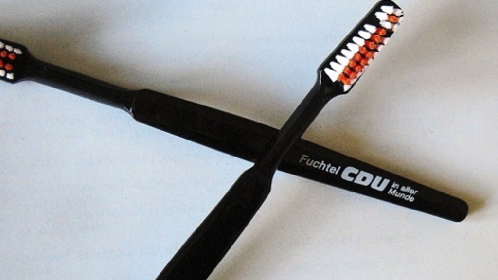 Ποιος έκανε δώρο σε βουλευτές της ΝΔ… οδοντόβουρτσες