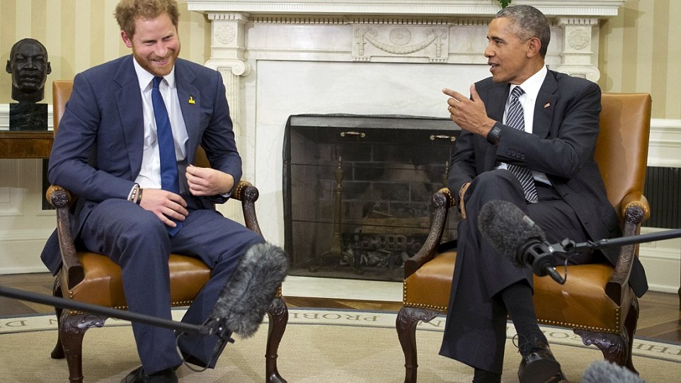 Ο πρίγκιπας Χάρι σε ρόλο… δημοσιογράφου – Τι του εξομολογήθηκε ο Ομπάμα – ΒΙΝΤΕΟ