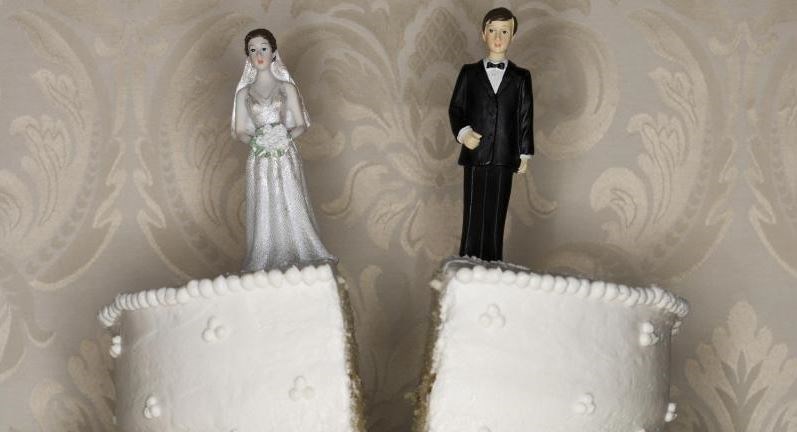 Παντρευτείτε…χωρίστε…τελειώσατε – Διαζύγιο σε 6 μήνες μέσω συμβολαιογράφου και με τη βούλα