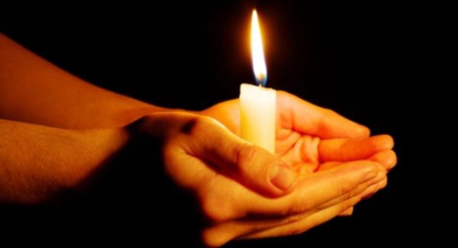 Ο πυροσβέστης πέθανε την ώρα που έβαζε την κόρη του για ύπνο – Βρέθηκε νεκρός δίπλα της