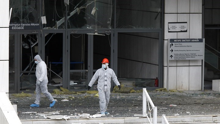 Ο ρόλος της “Αμαζόνας με το καλάσνικοφ” στα “χτυπήματα” της Ο.Λ.Α.- Η γυναίκα που κατέγραψαν οι κάμερες