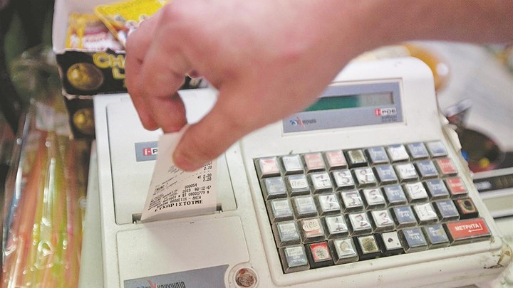 Καταστηματάρχης είδε τους ελεγκτές και… λιποθύμησε