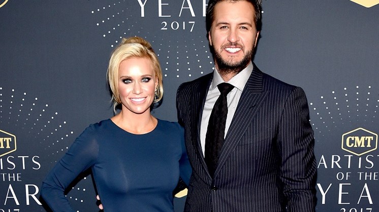 Του είχε ζητήσει για δώρο ένα κατοικίδιο κι εκείνος της έφερε… δύο καγκουρό! – ΒΙΝΤΕΟ