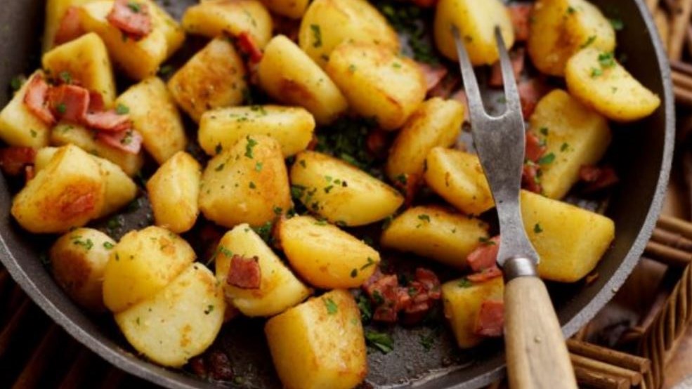 Το μυστικό της μαμάς για να μην πετάγεται το λάδι πάνω σας την ώρα του τηγανίσματος