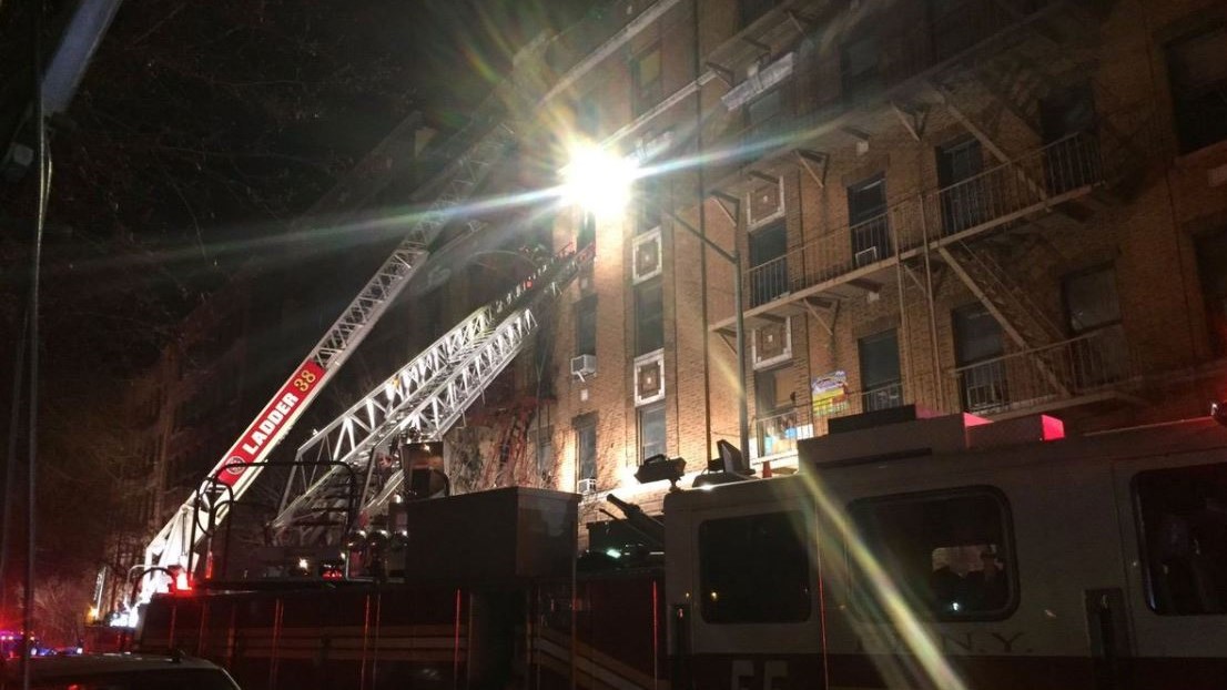 Τουλάχιστον 12 νεκροί σε πυρκαγιά στη Νέα Υόρκη – Φόβοι για παιδιά ανάμεσά τους – ΦΩΤΟ