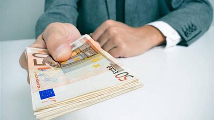 Πρωτοχρονιάτικος «μποναμάς» με την καταβολή τεσσάρων μερισμάτων