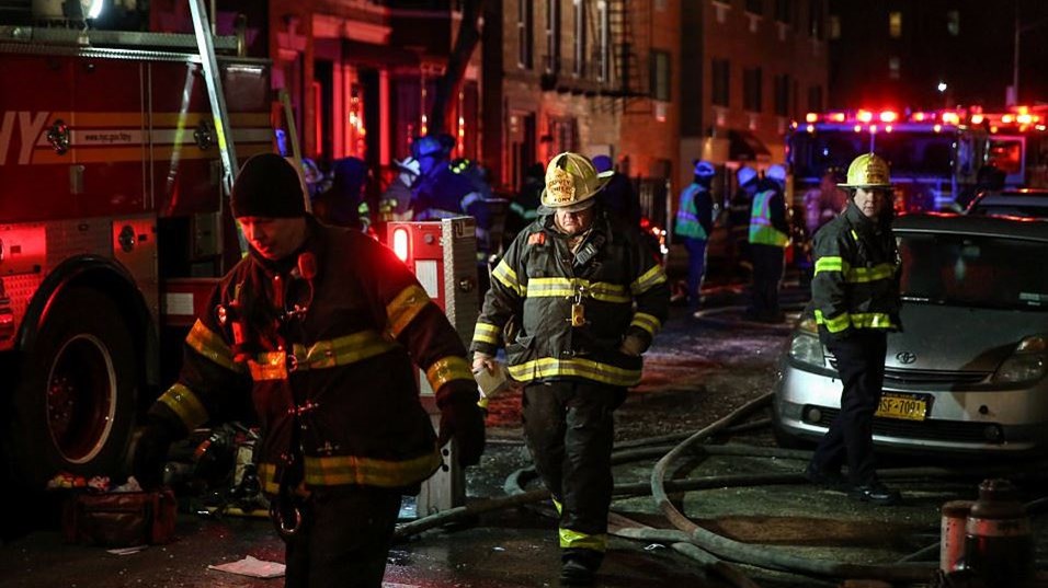 Φονική πυρκαγιά στη Νέα Υόρκη με 12 νεκρούς – Ανάμεσα τους και ένα βρέφος – ΦΩΤΟ – ΒΙΝΤΕΟ