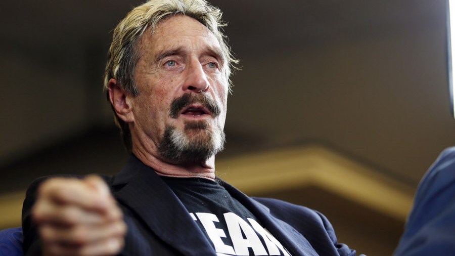 Το έξυπνο πουλί από τη μύτη πιάνεται – Θύμα χάκερ και ο γκουρού της κυβερνοασφάλειας