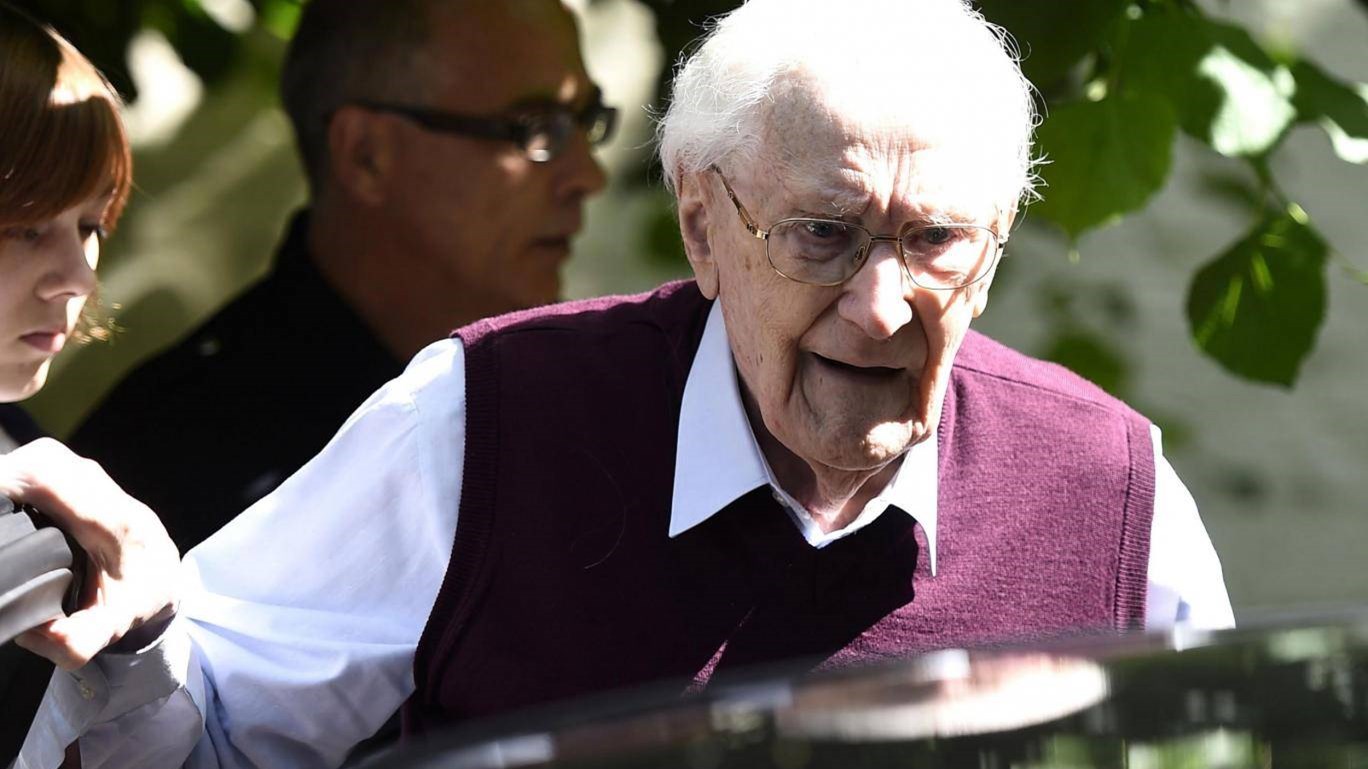 Γερμανικό δικαστήριο αποφάσισε πως ο 96χρονος «λογιστής του Άουσβιτς» πρέπει να εκτίσει την ποινή του