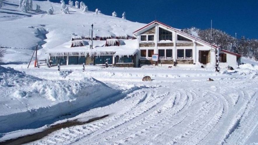 Συγκλονίζουν οι λεπτομέρειες για τον 30χρονο που καταπλακώθηκε από χιονοστιβάδα στη Βασιλίτσα – Επί 2 ώρες προσπαθούσαν να τον σώσουν