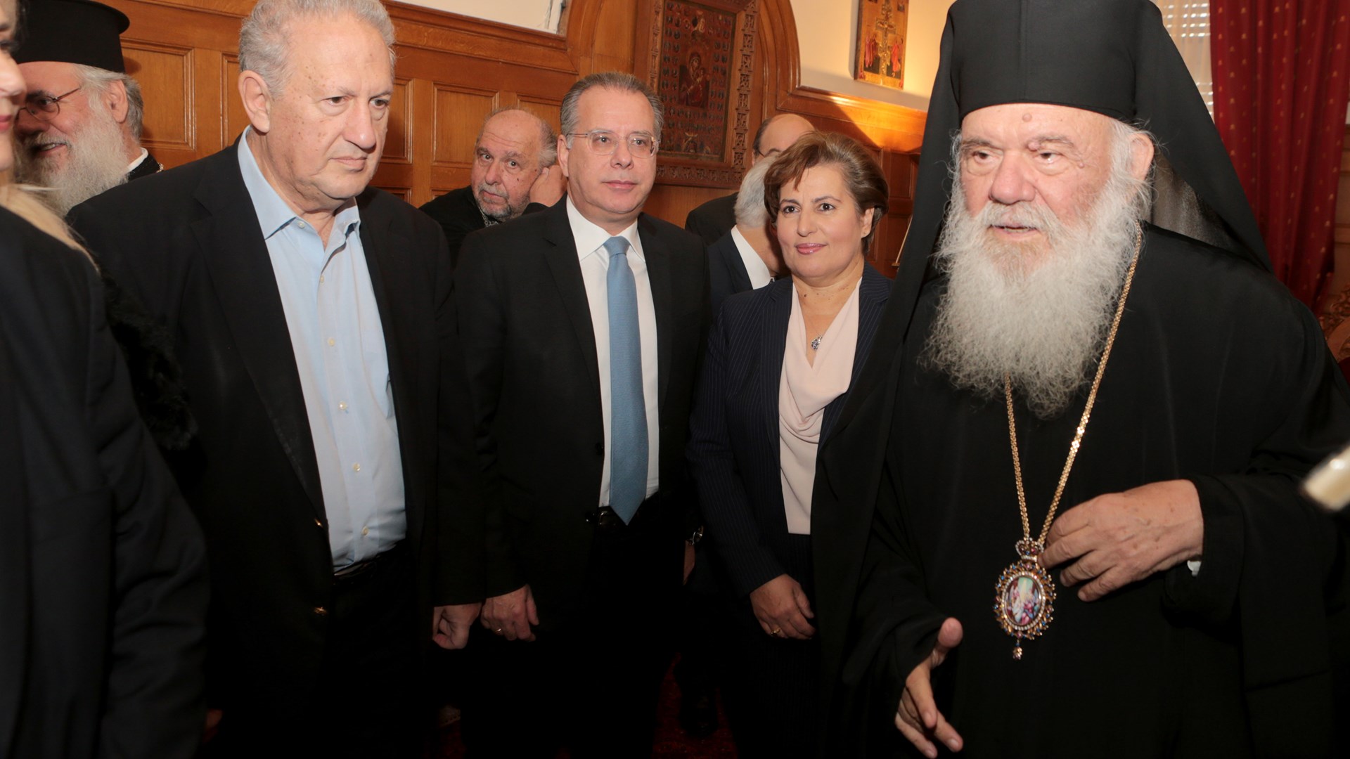 Ο Ιερώνυμος έκοψε τη βασιλόπιτα στην Αρχιεπισκοπή Αθηνών – Σε ποιον έπεσε το φλουρί – ΦΩΤΟ