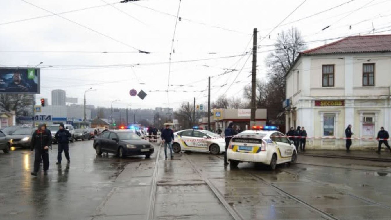 To πρώτο ΒΙΝΤΕΟ ντοκουμέντο από την ομηρία σε ταχυδρομείο στο Χάρκοβο – ΤΩΡΑ