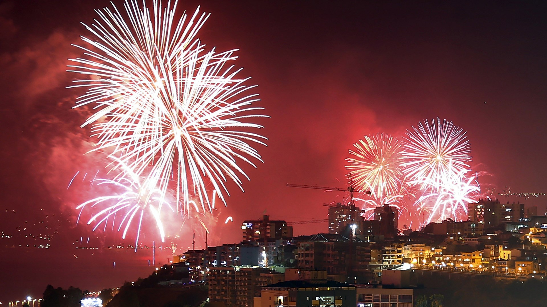 Ο πλανήτης υποδέχτηκε το 2018 – Εντυπωσιακές εικόνες από τις πρωτεύουσες του κόσμου