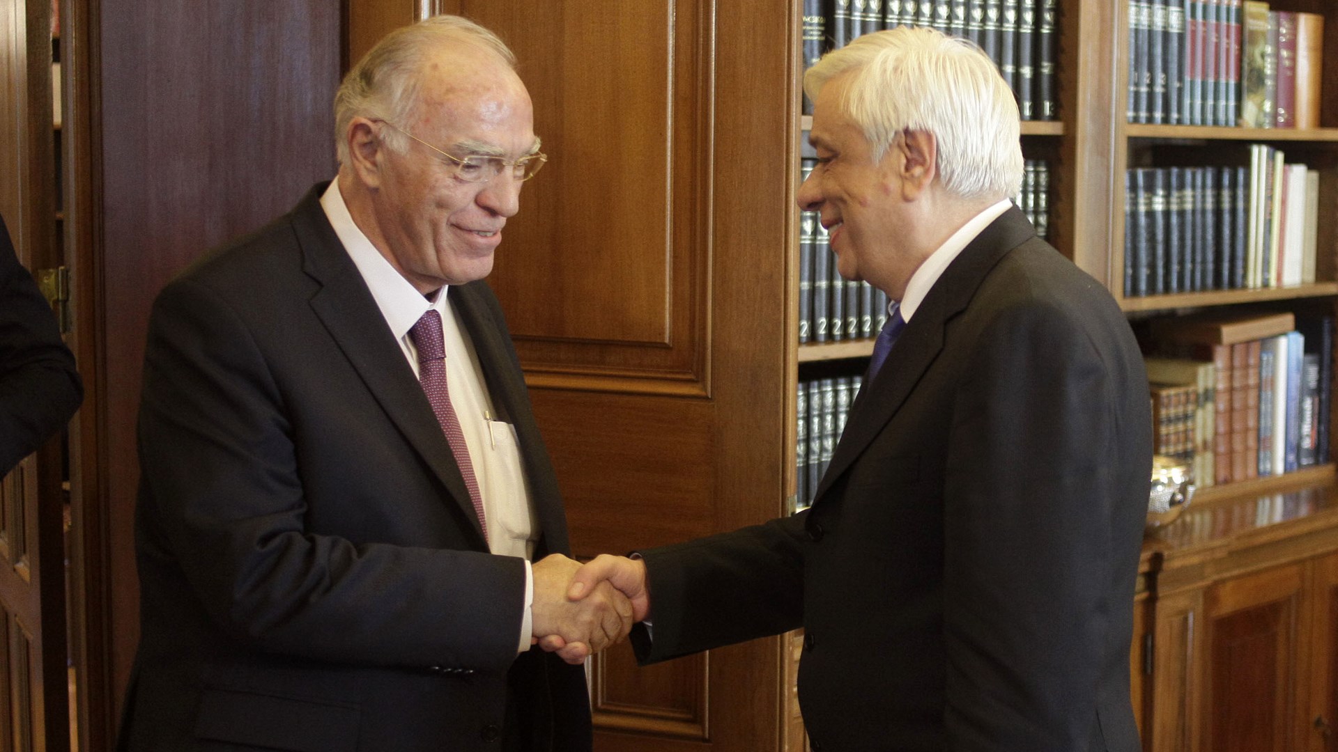 Λεβέντης προς Παυλόπουλο: Να προσέξετε μην παραδοθεί το όνομα Μακεδονία στα Σκόπια