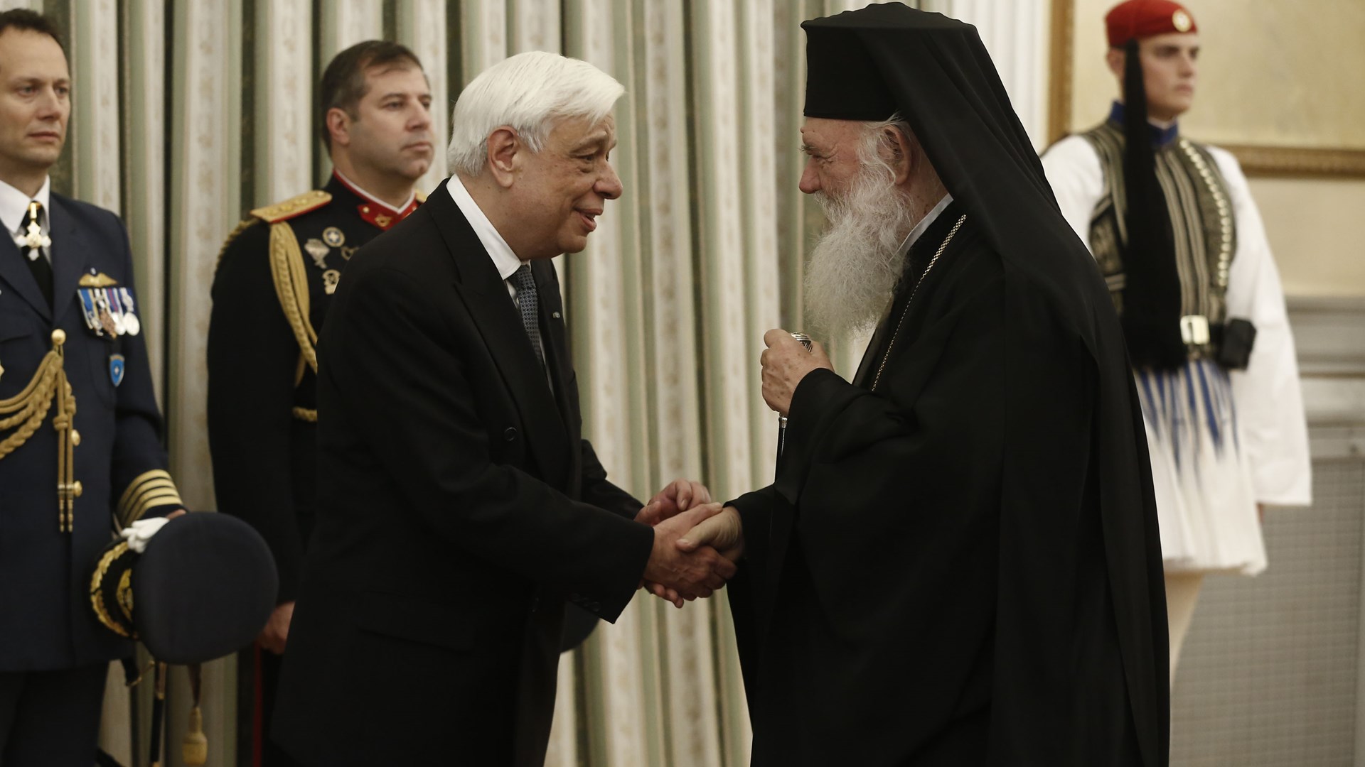 Παυλόπουλος σε Αρχιεπίσκοπο Ιερώνυμο: Χίλια ευχαριστώ για την αποστολή της Εκκλησίας