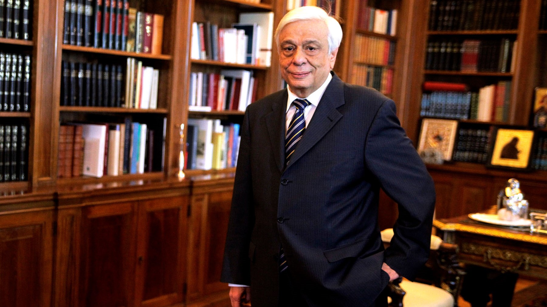 Τα εύσημα στους άνδρες της Προεδρικής Φρουράς απένειμε ο Προκόπης Παυλόπουλος