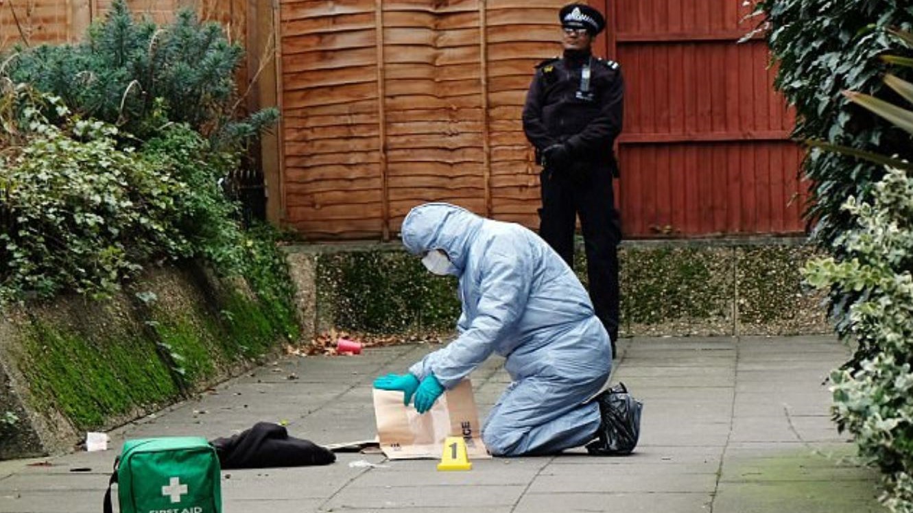 Αίμα και φρίκη την Πρωτοχρονιά  – Νύχτα τρόμου στο Λονδίνο με τέσσερις νεκρούς – Αυτά είναι τα θύματα – ΦΩΤΟ