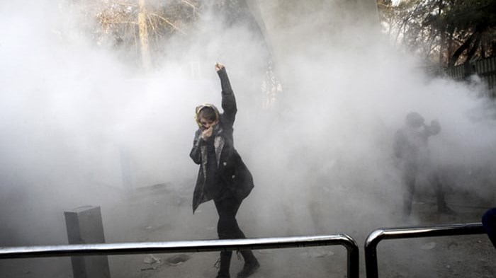 Δίψα για ελευθερία στο Ιράν: Όχι στο θεοκρατικό καθεστώς των μουλάδων φωνάζουν νέοι και γυναίκες