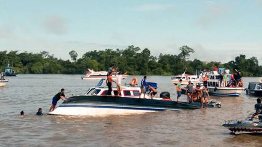 Πολύνεκρο ναυάγιο στην Ινδονησία