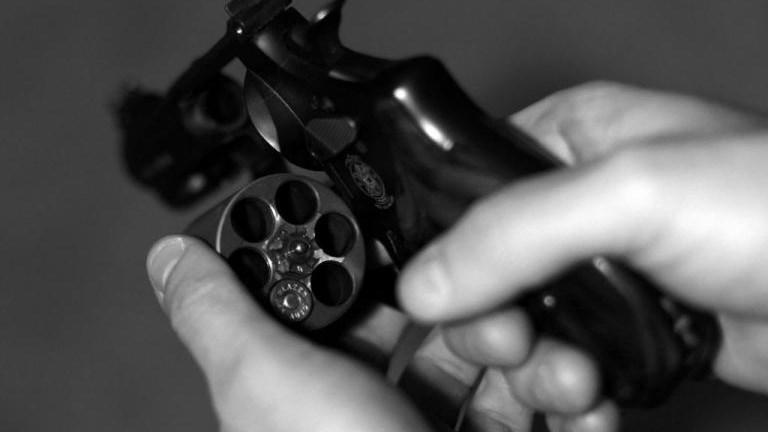 Φονικό παιχνίδι – Έφηβος έπαιζε ρώσικη ρουλέτα και κατέληξε νεκρός με μια σφαίρα στο κεφάλι