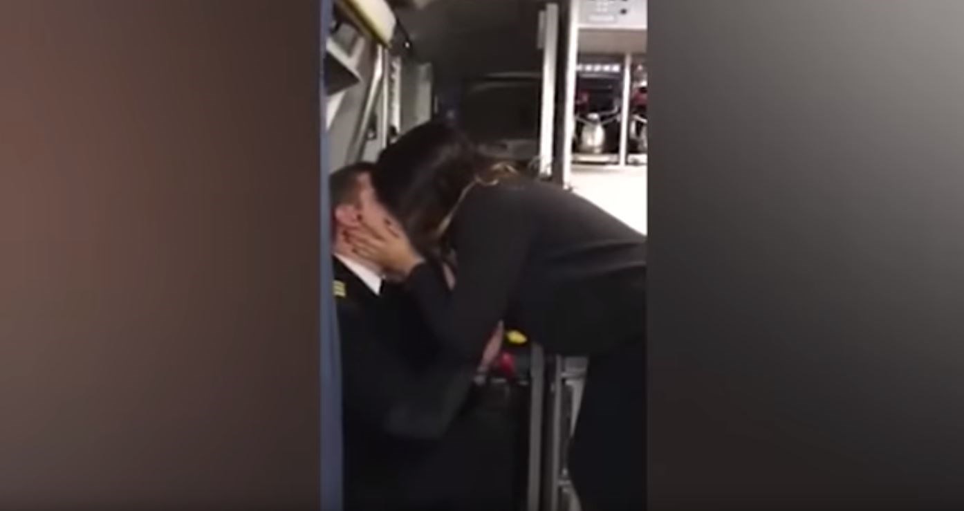 Πρόταση γάμου στον αέρα – ΒΙΝΤΕΟ