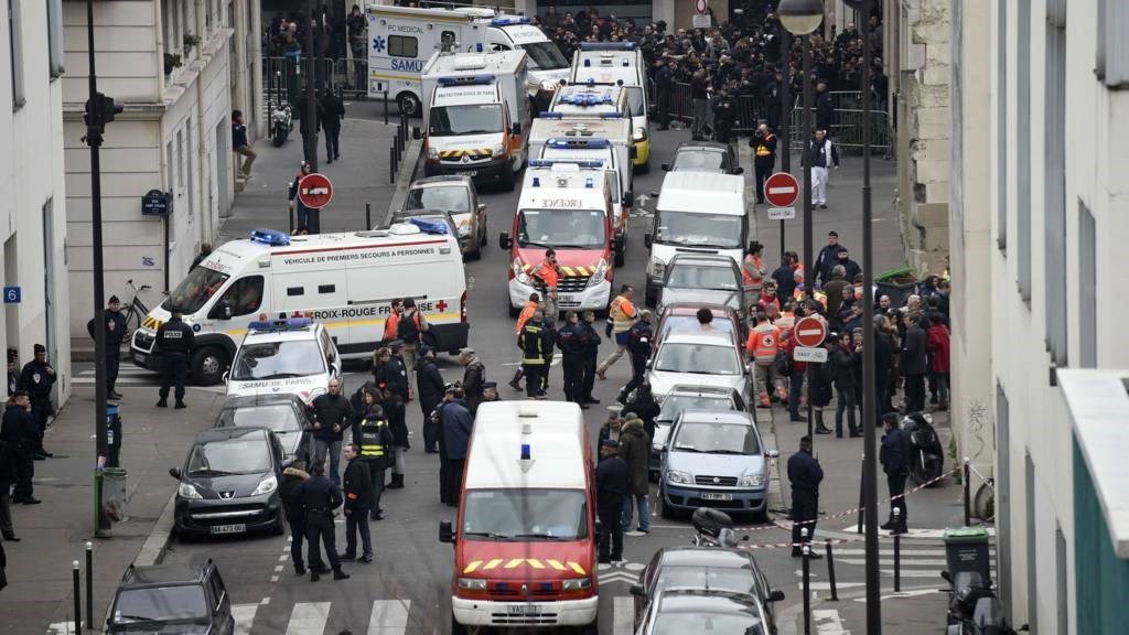 Τρία χρόνια από την επίθεση στο Charlie Hebdo – Το επετειακό τεύχος του περιοδικού – ΦΩΤΟ