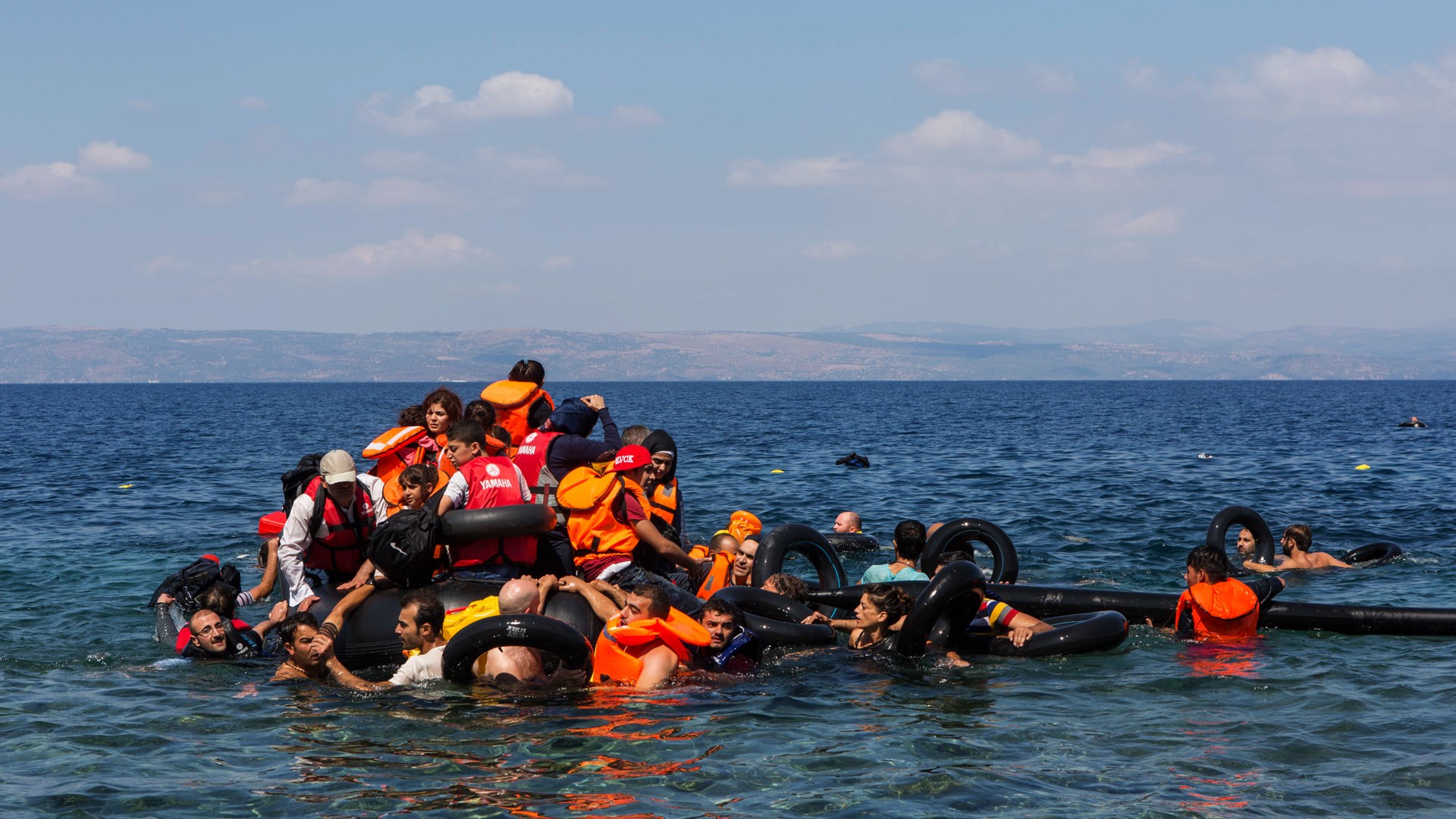 Times: Βρετανία και Ε.Ε. πρέπει να βοηθήσουν την Ελλάδα στο προσφυγικό