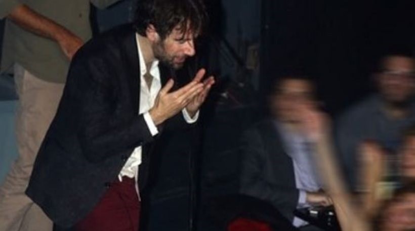 Ο Μαραβέγιας στέλνει φιλιά στην Τόνια Σωτηροπούλου από τη σκηνή – ΦΩΤΟ