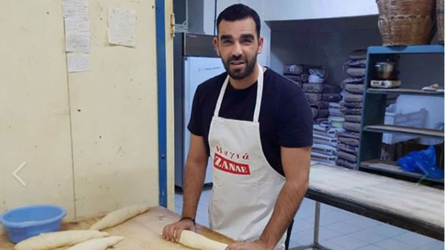 Χρυσοχέρης βουλευτής… ζυμώνει και φουρνίζει- ΦΩΤΟ