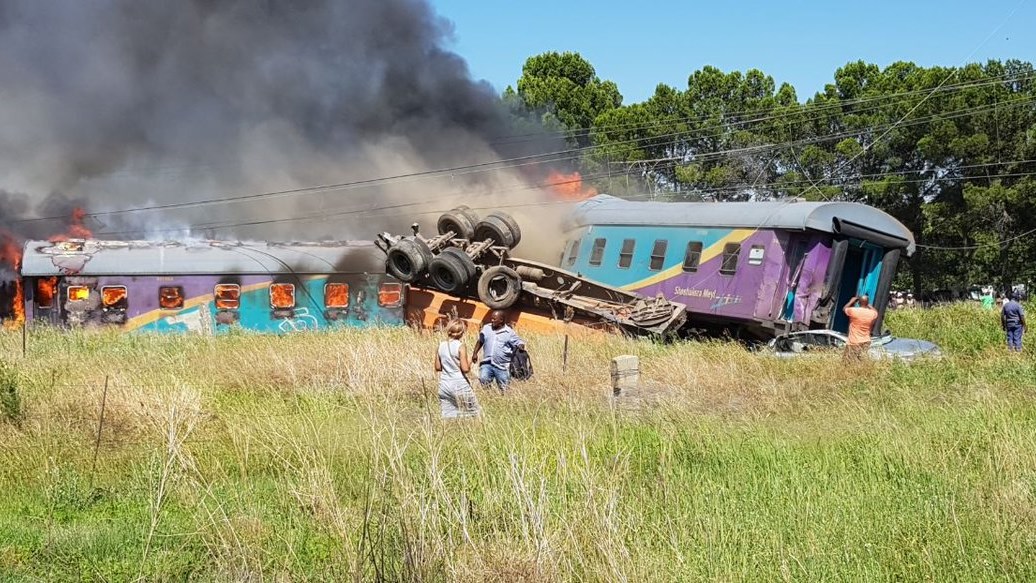 Τραγωδία στη Νότια Αφρική – 4 νεκροί μετά τον εκτροχιασμό τρένου – ΒΙΝΤΕΟ – ΦΩΤΟ