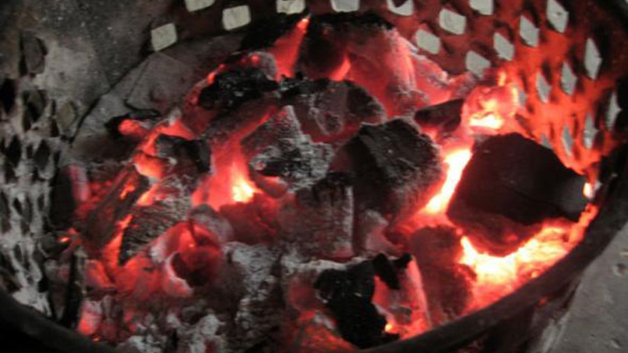 Συγκινεί ιερέας – Θα κηδέψω μαζί τους νέους ομοφυλόφιλους – Πέθαναν από αναθυμιάσεις όταν ανάψαν μαγκάλι να ζεσταθούν