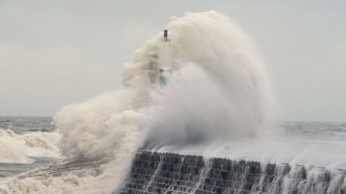 Δύο οι νεκροί στη Γαλλία από τη φονική καταιγίδα Ελεανόρ – Παρέλυσαν οι ανατολικές ΗΠΑ από την πολική «βόμβα»